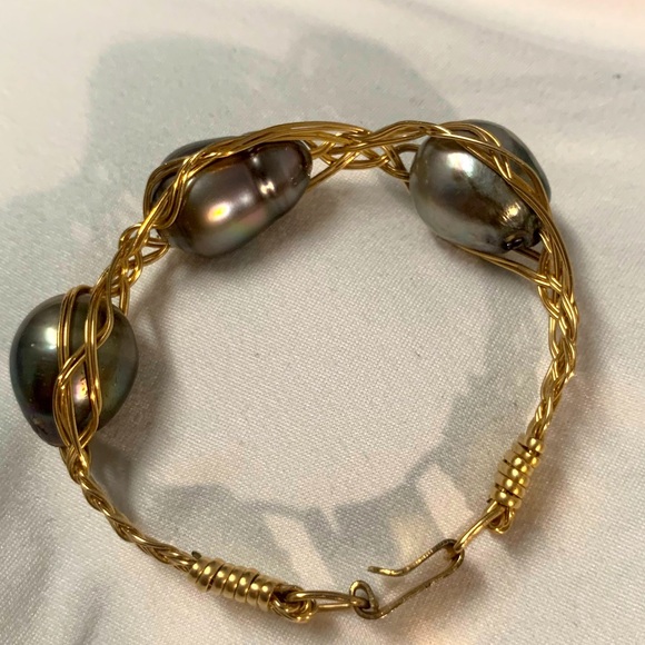 Handwoven 14k gold filled wire with Tahitian pearl cluster - Picture 9 of 13